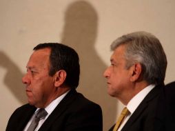 Jesús Zambrano y Andrés Manuel López Obrador, durante conferencia donde presentan supuestos irregularidades de Luis Videgaray. NTX  /