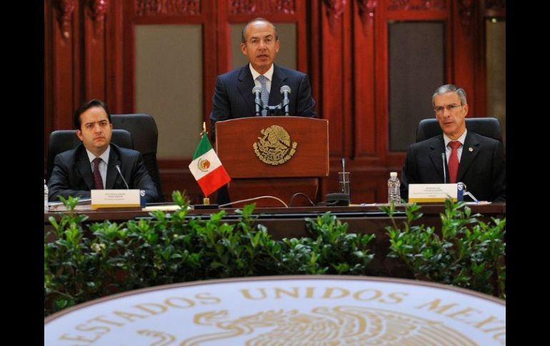 El Presidente Felipe Calderón durante la XXXIII sesión del Consejo Nacional de Seguridad Pública en la Ciudad de México. EFE  /