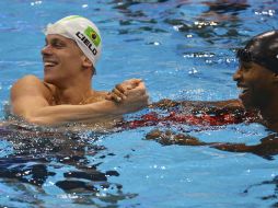 El brasileño César Cielo (i) y el estadounidense Jones Cullen comparten el el mejor tiempo global entre los 16 semifinalistas. REUTERS  /