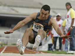 Si el saltador Luis Alberto Rivera Rivera lograra repetir su marca de 8 m 22 cm en Londres 2012 se acercaría a las medallas. ARCHIVO  /