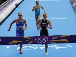 Spirig se impuso en el sprint final a la sueca Lisa Norgen, plata, y a la australiana Erim Densham, bronce. AP  /