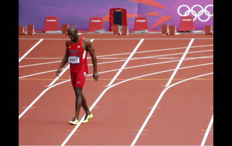 LaShawn Merritt sale de la pista del Estadio Olímpico y se despide de Londres 2012. REUTERS  /