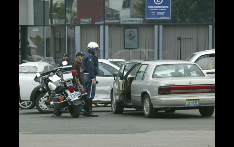 Autoridades viales del Estado piden a la población usar el cinturón como medida de seguridad. ARCHIVO  /