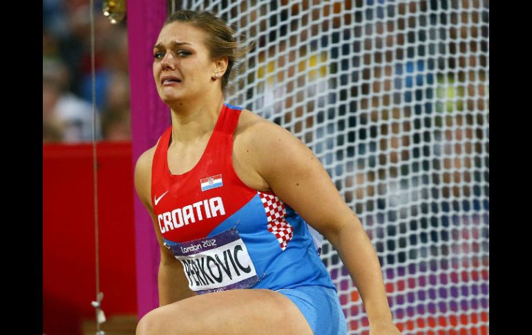 Perkovic pasa de ser campeona europea hace un mes, a ser la mejor de Londres 2012.  EFE  /