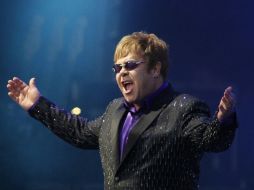 Elton John cambió por completo; superó adicciones y problemas de autoestima y ahora es uno de los cantantes más exitosos. ARCHIVO  /