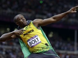 Usain Bolt revalidó este domingo su oro en los 100 metros planos con un nuevos récord olímpico. AP  /