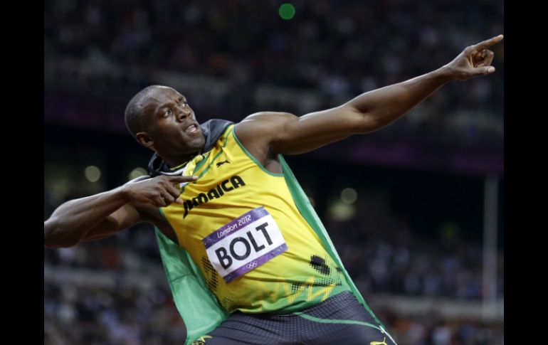 Usain Bolt revalidó este domingo su oro en los 100 metros planos con un nuevos récord olímpico. AP  /