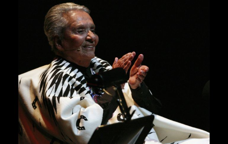 Chavela, quien murió con gran dignidad, recibió la visita de sus dos guitarristas unos minutos antes de fallecer. ARCHIVO  /