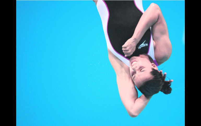 Trampolín de tres metros. Laura Sánchez ejecuta uno de sus saltos durante la final disputada en el Centro Acuático de Londres. AFP  /