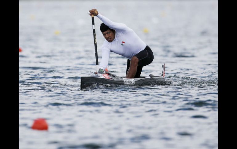 El campeón panamericano logra un insuficiente tiempo de 3:54.59 minutos. EFE  /