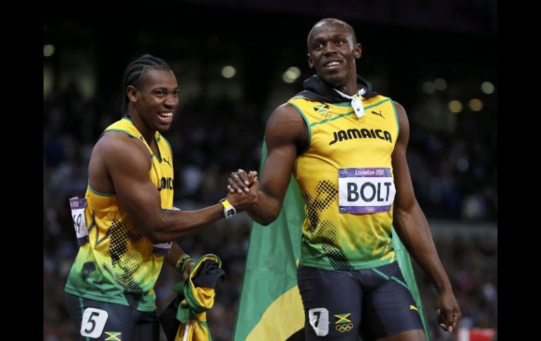 Blake (izq) y Bolt (der) reeditarán su disputa por el oro en los 200 metros, cuyas eliminatorias arrancan este martes. REUTERS  /