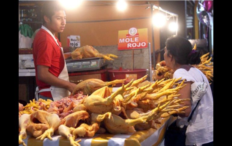 Hay cuotas compensatorias a las importaciones de pollo de EU, pero no se aplicarán temporalmente por la gripe aviar. ARCHIVO  /