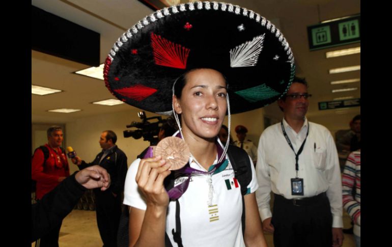 La medallista de bronce en trampolín de tres metros de Londres 2012 a su llegada a la Ciudad de México. EL UNIVERSAL  /