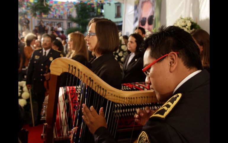 Cientos de personas se dieron cita en Plaza Garibaldi para cantar los temas que consagraron a Chavela Vargas. EL UNIVERSAL  /