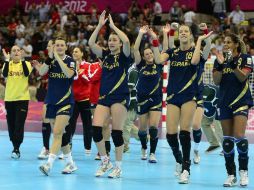 Las españolas celebran su pase a la antesala de la final de Londres 2012. AFP  /