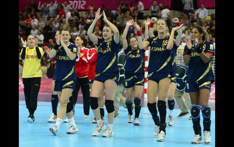 Las españolas celebran su pase a la antesala de la final de Londres 2012. AFP  /