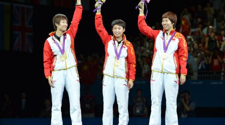 Ding Ning, Guo Yue y Li Xiaoxia suben a lo más alto del podio en Londres 2012. AFP  /