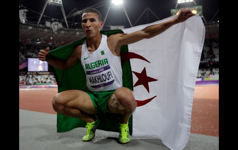 Taoufil Makhloufi celebra al ser proclamado campeón olímpico. AP  /