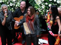 Eugenia León, Tania Libertad y Lila Downs, ofrecen un recital a Chavela, durante el homenaje en el Palacio de Bellas Artes. NTX  /