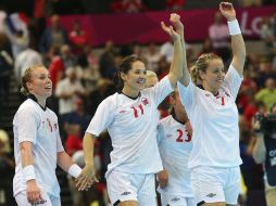 Las jugadoras del equipo noruego celebran su victoria sobre Brasil. EFE  /