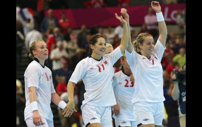 Las jugadoras del equipo noruego celebran su victoria sobre Brasil. EFE  /