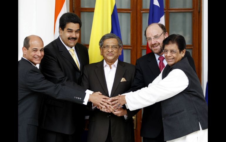 Representantes de India, Chile, Venezuela y Cuba en una reunión en Nueva Delhi, India. AP  /