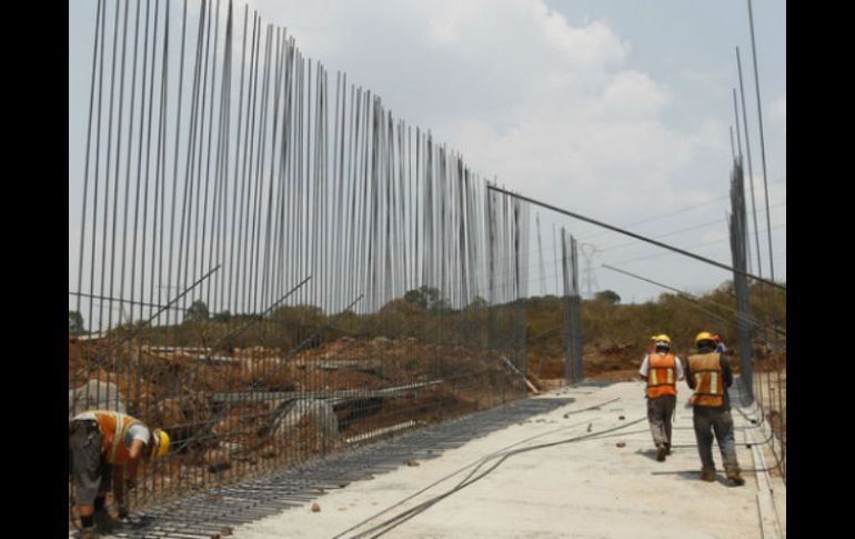 A lo largo de los 111 kilómetros del Macrolibramiento se tiene proyectada la construcción de entre 35 y 40 cruces. ARCHIVO  /