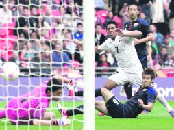 El volante del Tricolor, Javier Cortés, anota el tercer gol de México cuando el partido agonizaba y selló el pase del Tri a la final.AP  /