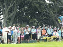 Tiger Woods realiza su tiro de salida en el hoyo 7 del Ocean Course en Kiawah Island. AFP  /