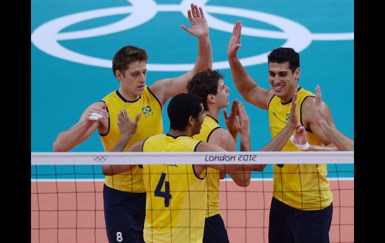 La escuadra verdeamarela es favorita para ganar el oro en voleibol. AFP  /