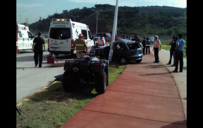 Al lugar arribaron varias ambulancias de la Cruz Verde de Zapopan.  /