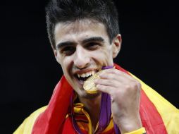 El español Joel González en el podio tras ganar la medalla de oro. EFE  /