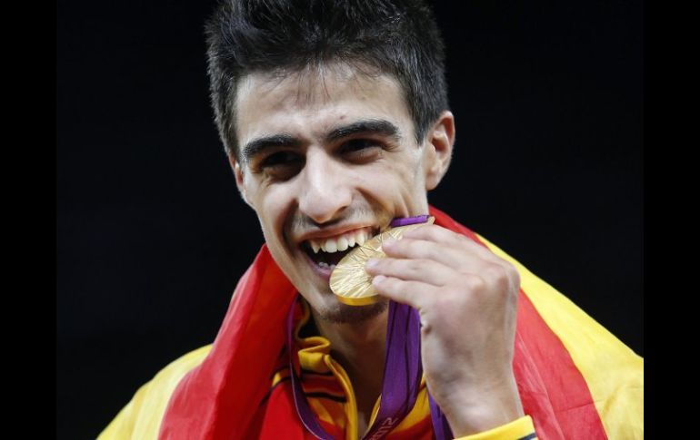 El español Joel González en el podio tras ganar la medalla de oro. EFE  /