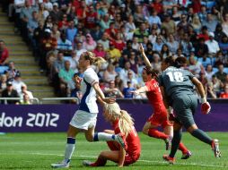 Momento del único gol del partido que le da a Canadá la medalla del tercer lugar. AFP  /