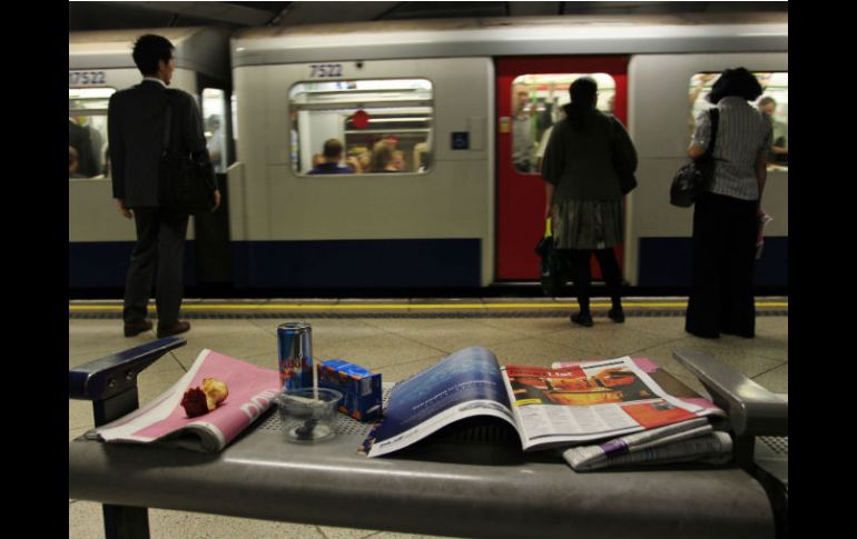 Los usuarios dejan basura tirada en las instalaciones metro. AP  /