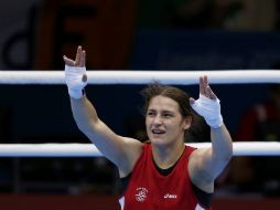 Katie Taylor celebra tras imponerse 10-8 en la puntuación a Ochigava. REUTERS  /