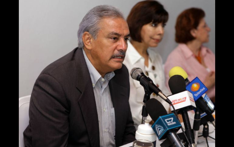 Cárdenas durante el encuentro con los medios donde anunció su petición de apertura de las urnas de la elección municipal.  /