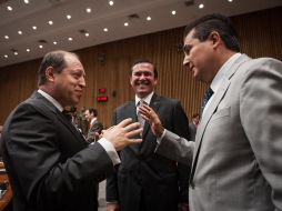 Los consejeros Marco Antonio Baños, Edmundo Jacobo Molina y Francisco Guerrero, durante la Sesión extraordinaria del IFE. NTX  /