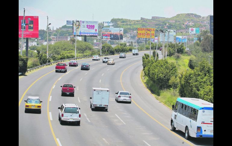 Carretera a Chapala. Tlaquepaque llevó su denuncia a la Procuraduría de Justicia estatal, cuando debió hacerlo ante la PGR.  /