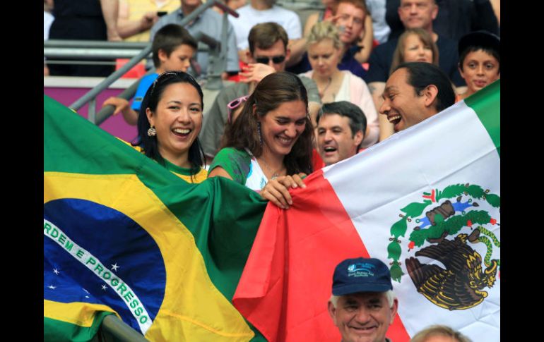 Los fanáticos de México y Brasil se ilusionan con la final de Londres 2012. EFE  /