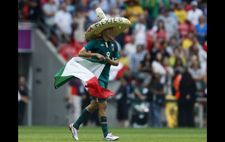 Oribe Peralta, jugador mexicano festeja al termino del partido ante Brasil, celebrado en el estadio de Wembley. XINHUA  /