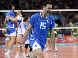 Emanuele Birarelli, jugador de Italia, celebra el tercer lugar obtenido. AP  /