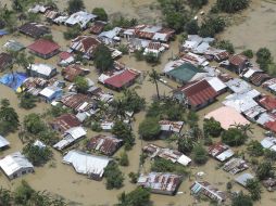 Las inundaciones dejaron al 80 por ciento de la capital filipina bajo el agua. ARCHIVO  /