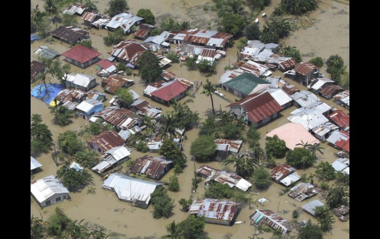 Las inundaciones dejaron al 80 por ciento de la capital filipina bajo el agua. ARCHIVO  /