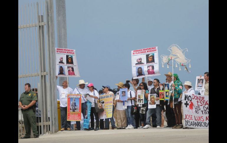 El poeta mexicano Javier Sicilia, cruzó la frontera a California donde inició la Caravana por la Paz que recorre 27 ciudades de EU. NTX  /