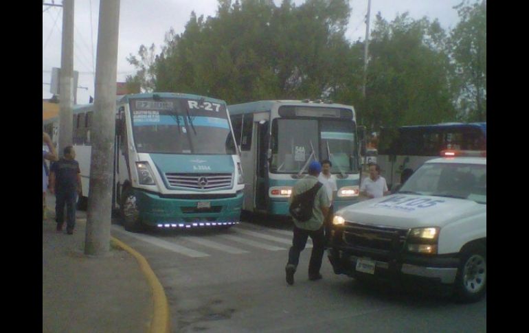 La Secretaría de Vialidad bloquea el paso de las unidades al llegar a la Glorieta de la Normal.  /