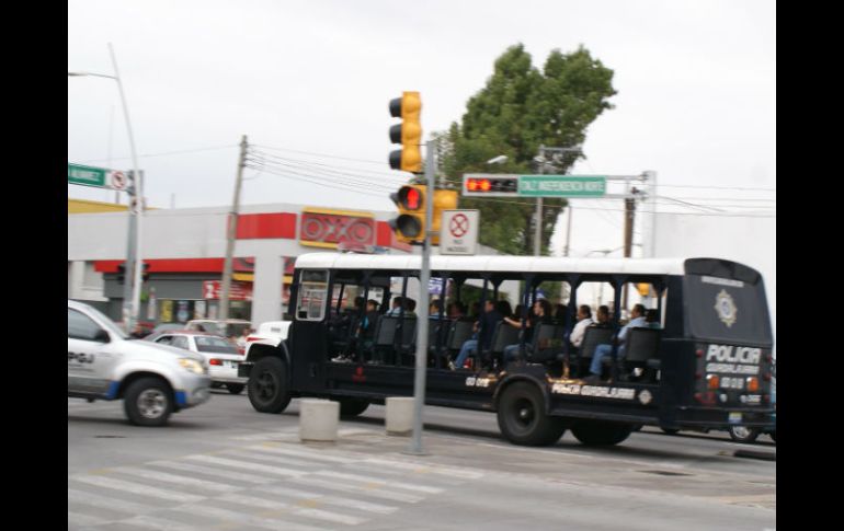 El servicio de la Policía tapatía continuará prestándose mientras autoridades estatales y camioneros lleguan a un acuerdo. ESPECIAL  /