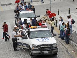 Estampas de vehículos oficiales brindando 'raites' a los ciudadanos, han sido la consante durante el día.  /