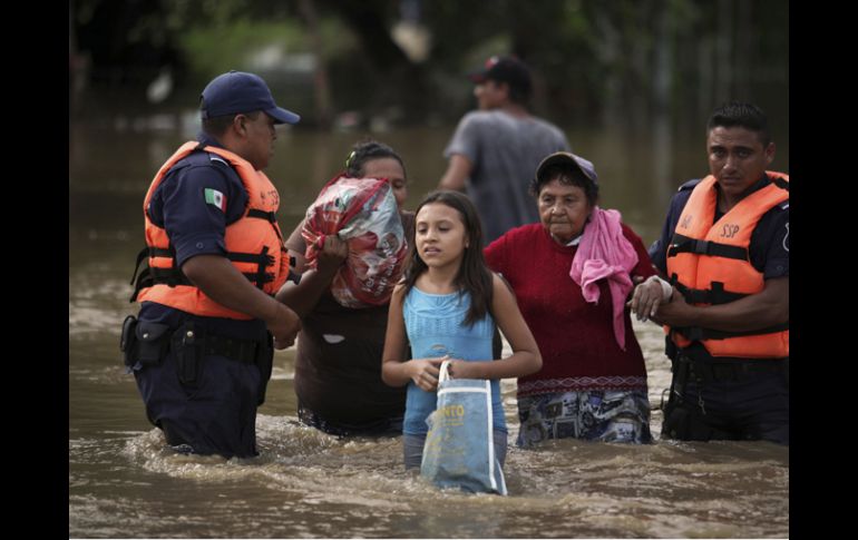 ''Ernesto'' dejó severas inundaciones y deslaves a su paso por las costas mexicanas. ARCHIVO  /