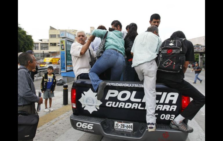 El legislador pidió a los transportistas no suspender el servicio porque afecta a miles de jaliscienses.  /